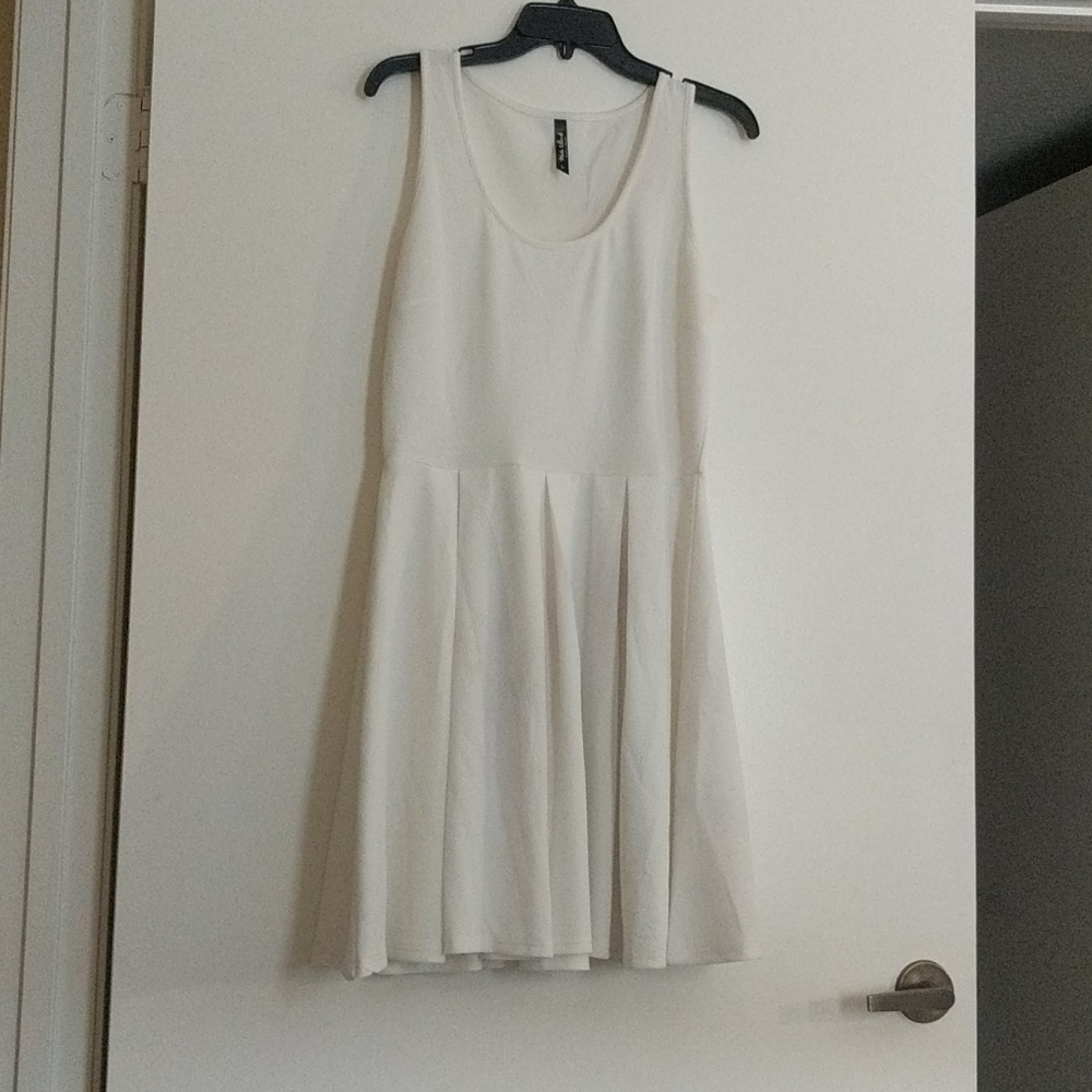 White Sleevless Mini Dress